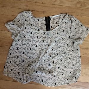 Lush/Crop top dressy cool pattern\\cream black